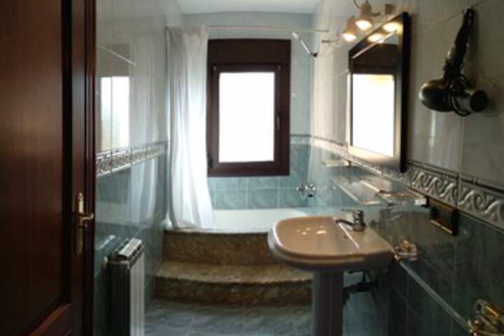 Room 2 of 37