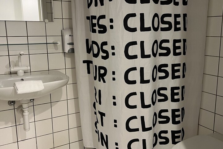 Room 10 of 34