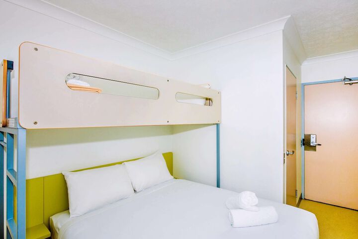 Room 9 of 38