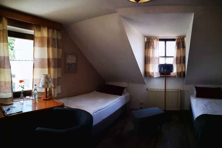 Room 7 of 8