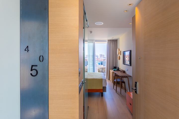 Room 10 of 67