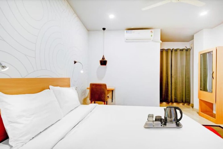 Room 2 of 7
