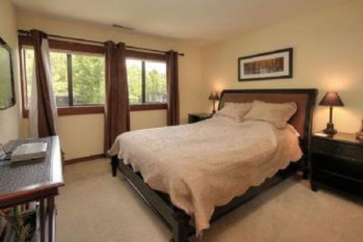 Room 6 of 12