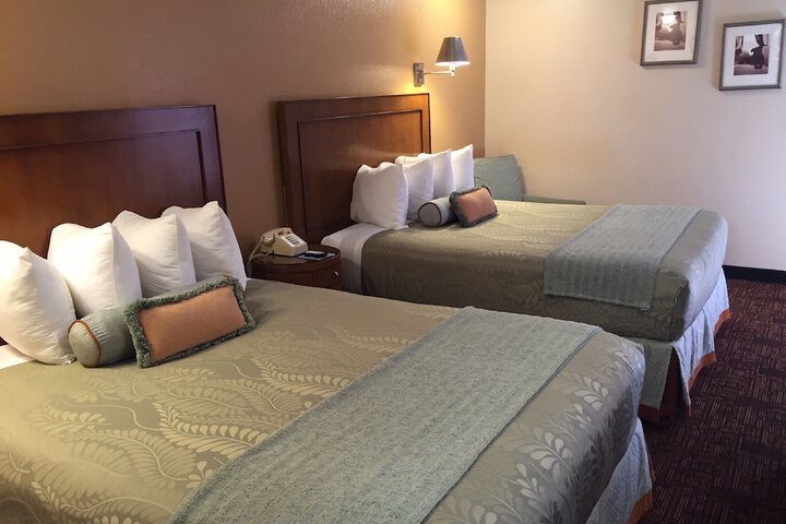 2 Queen Beds (3 of 12)