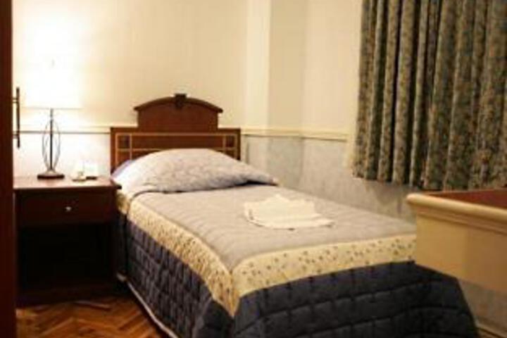Room 4 of 6
