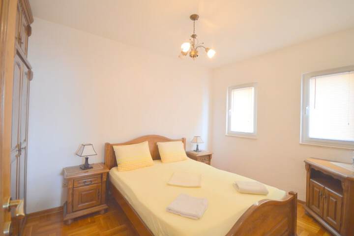 Room 2 of 10