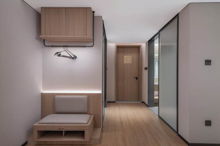 Room 40 of 77