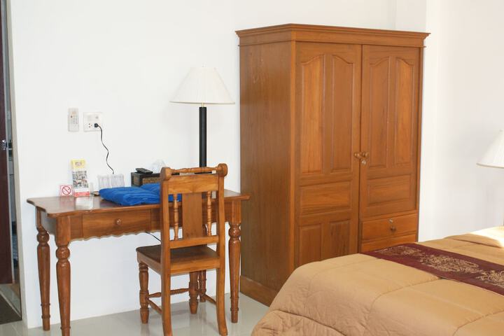 Room 8 of 11