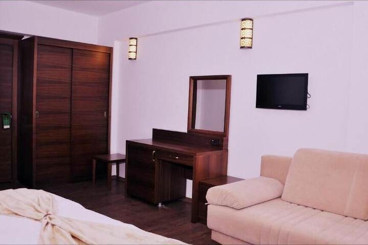 Room 12 of 33