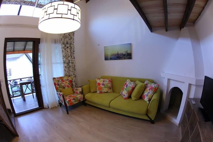 Room 9 of 17