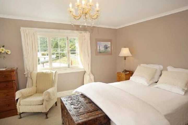 Room 4 of 68