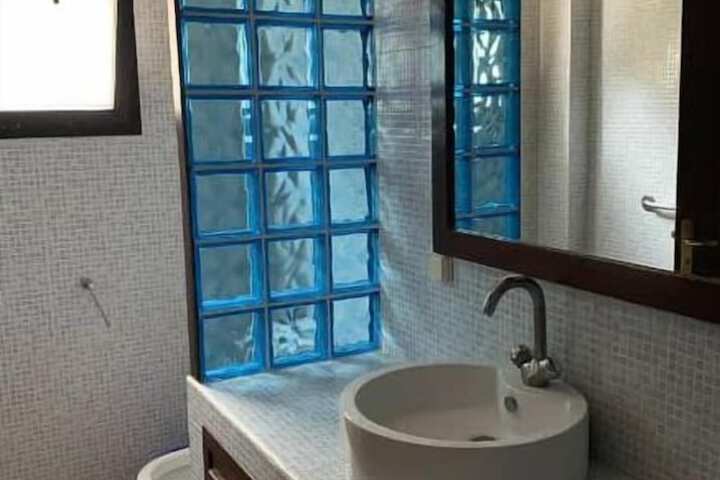 Room 6 of 12