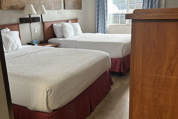 1 Queen Bed (13 of 21)