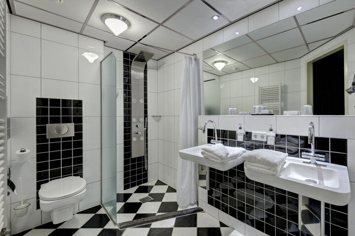 Room 11 of 29