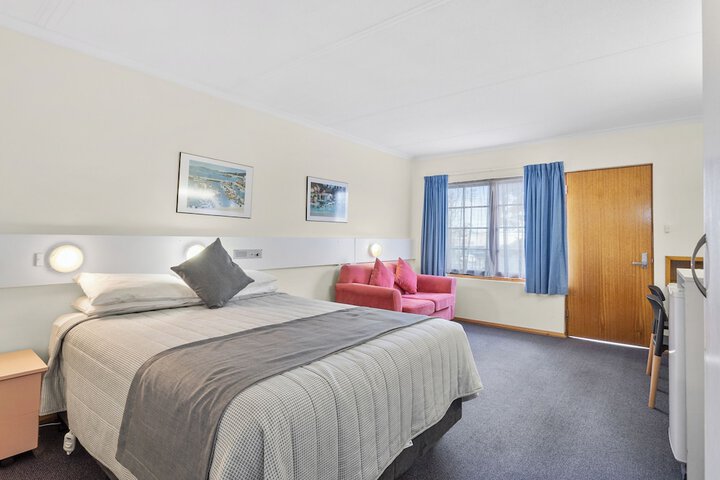 Room 14 of 27