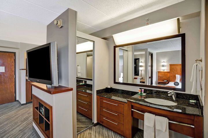 Double Accessible King Size Bed (1 of 11)