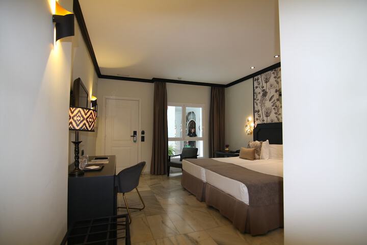 Room 33 of 82