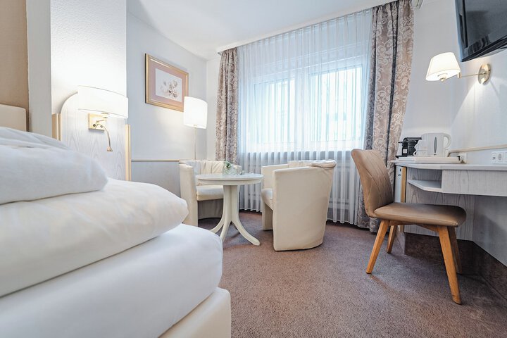 Room 4 of 15