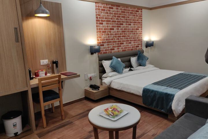 Room 8 of 13