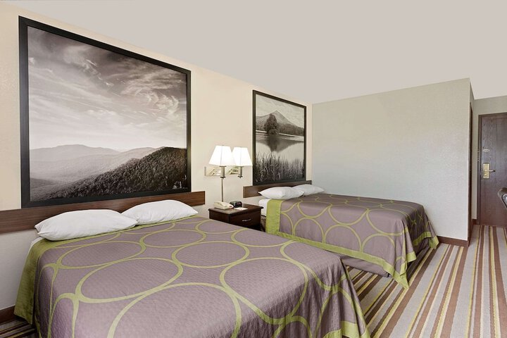 2 Queen Beds (6 of 14)