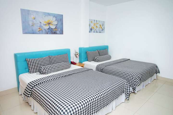 Room 6 of 30