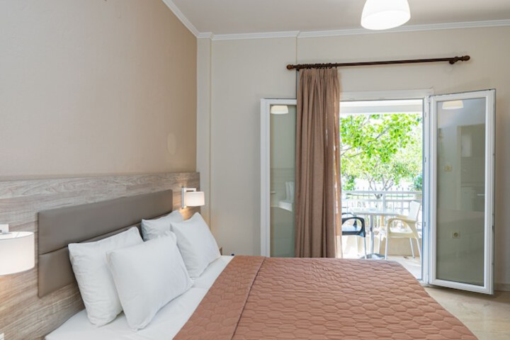 Room 9 of 44