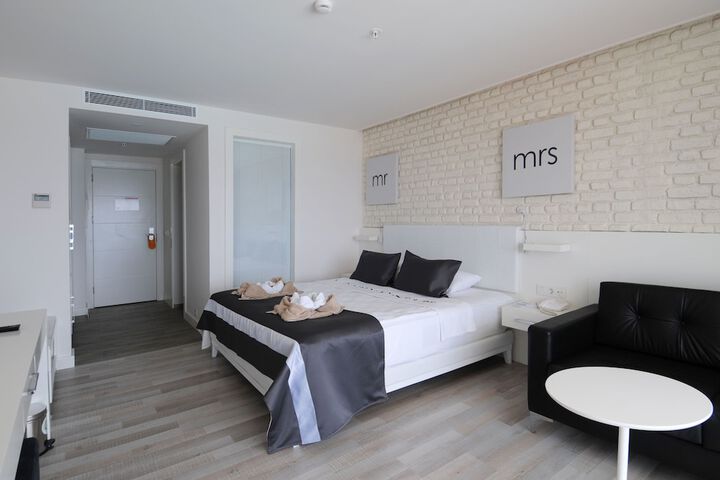 Room 8 of 68