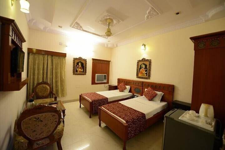 Room 5 of 26