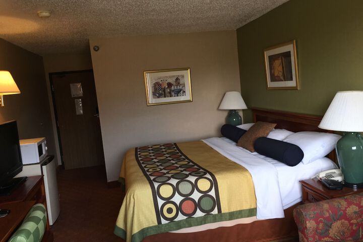 1 King Bed Suite (31 of 34)