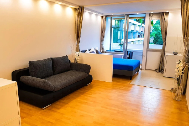 Room 4 of 12
