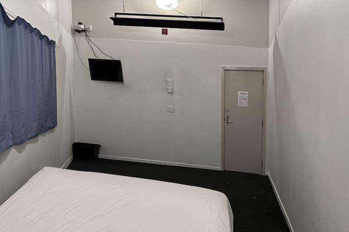 Room 10 of 20