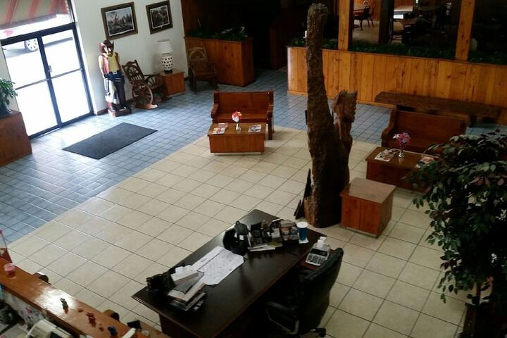 Hotel Interior 4 of 16