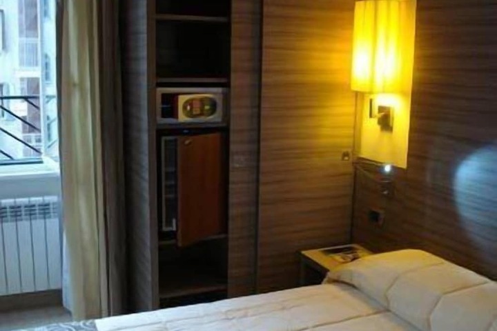 Room 30 of 43