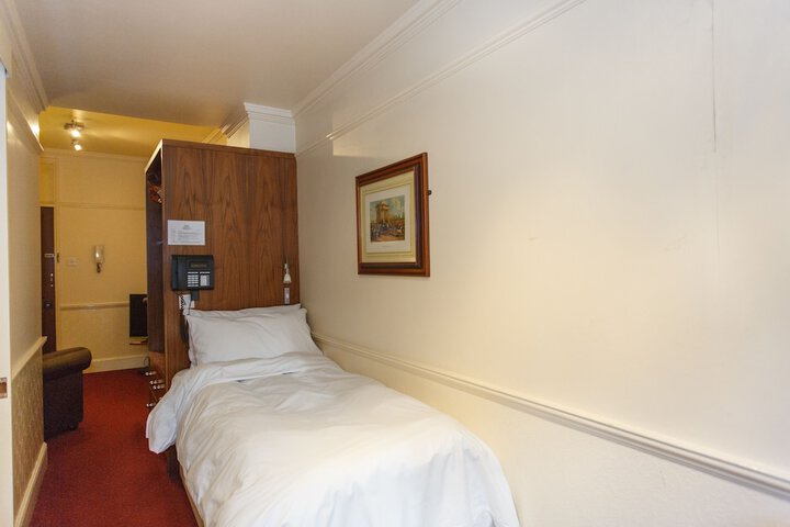 Room 6 of 31