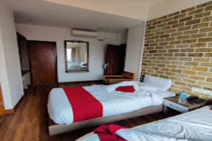 Room 6 of 14