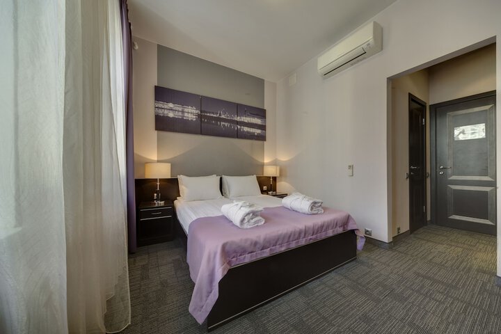 Room 27 of 65