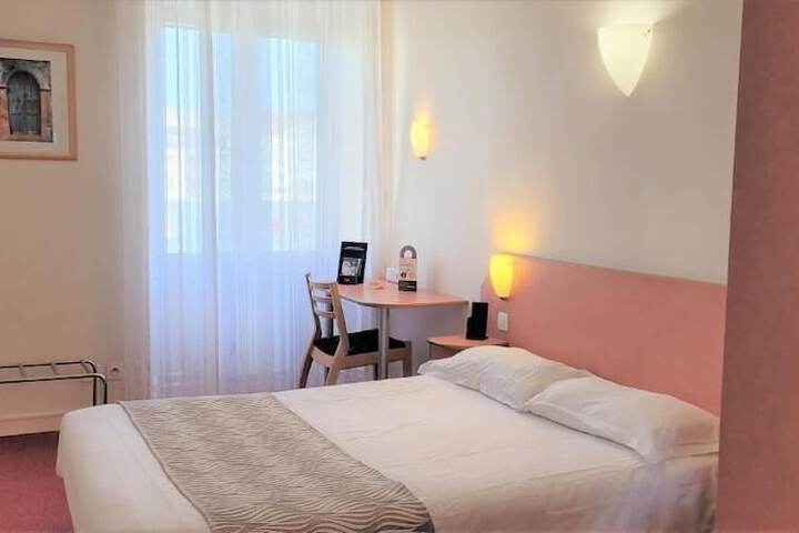 Room 2 of 33