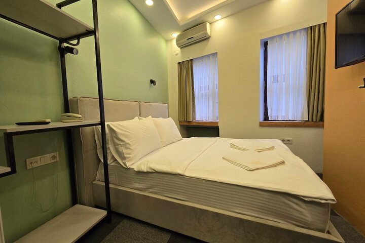Room 10 of 69