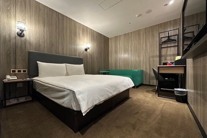Room 6 of 36
