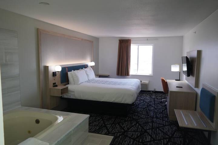 Room 5 of 11