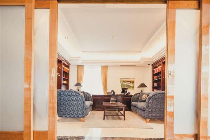 Entrance & Lobby