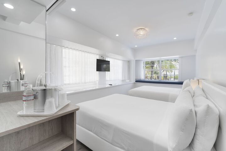 Traditional Room 2 Queen Beds (6 of 7)