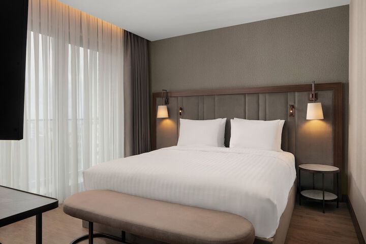 Room 35 of 60