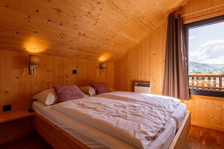 Room 3 of 34