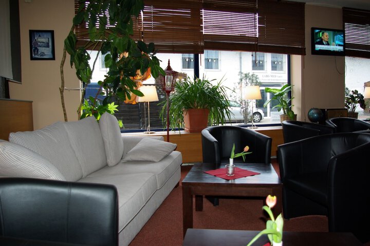 Lounge 39 of 45