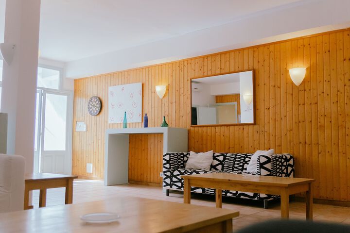 Room 10 of 38
