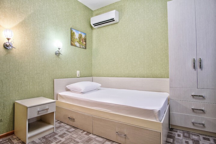 Room 21 of 72