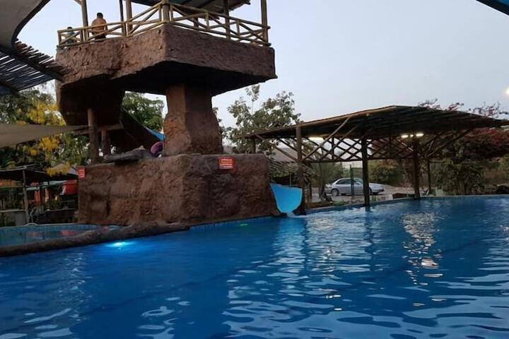 Pool 17 of 32