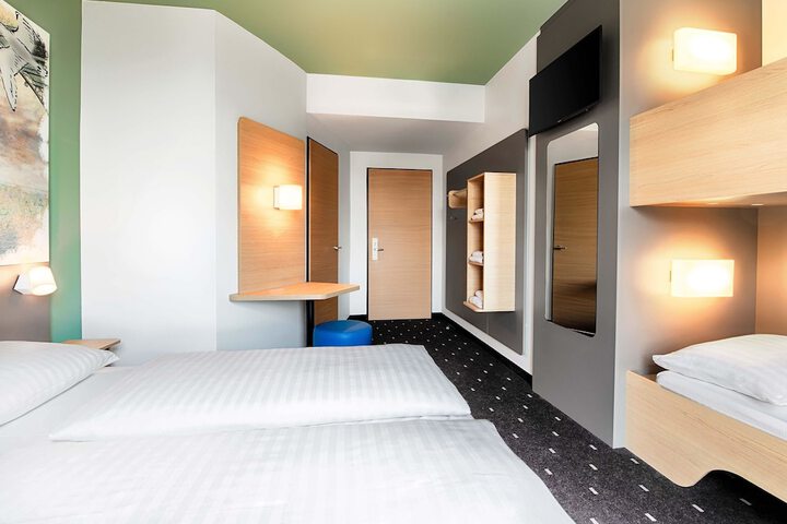 Room 7 of 27