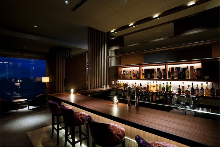Lounge 23 of 32